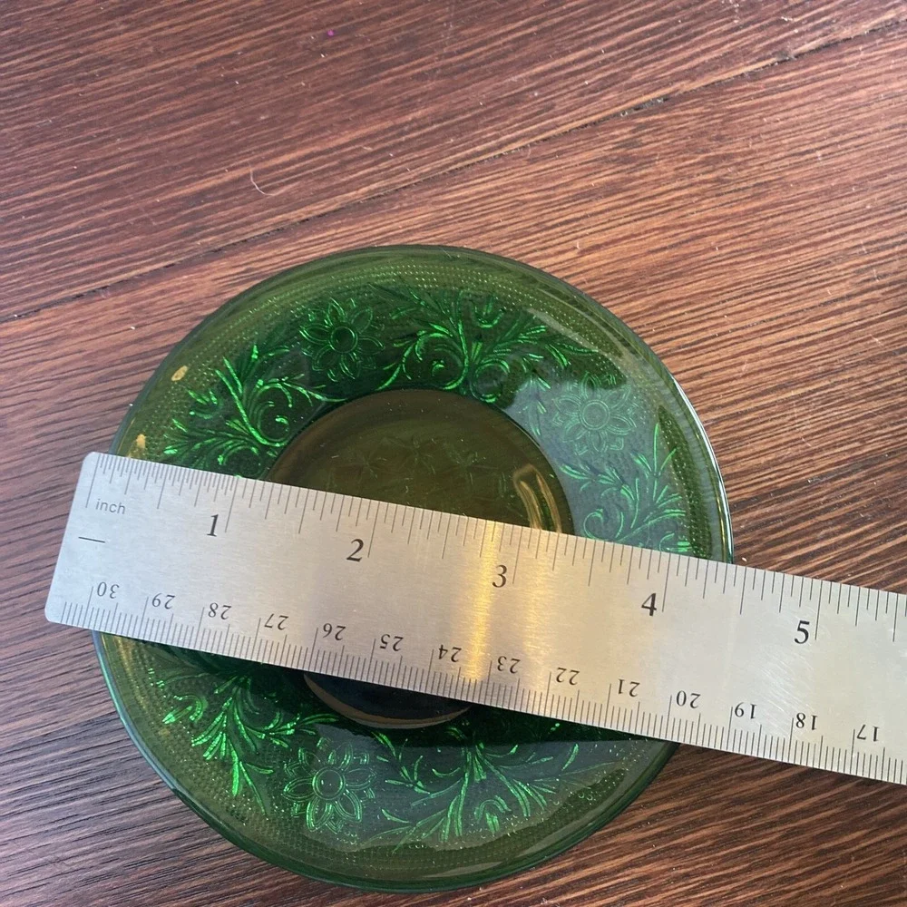 Anchor Hocking Glass Emerald Green Patterned Plate Liner Saucer 4.5 in‎ diameter